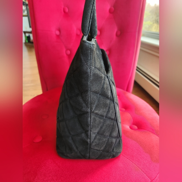 Chanel CC Medallion Quilted Suede Black Bag - Picture 4 of 12